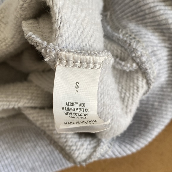 aerie Hoodie. Small. Fleece lined hood and front pocket. Gray - Picture 9 of 12